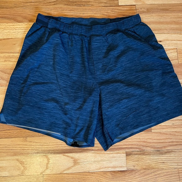 Lululemon Men’s Lined Navy Shorts (Size large) - Picture 2 of 8